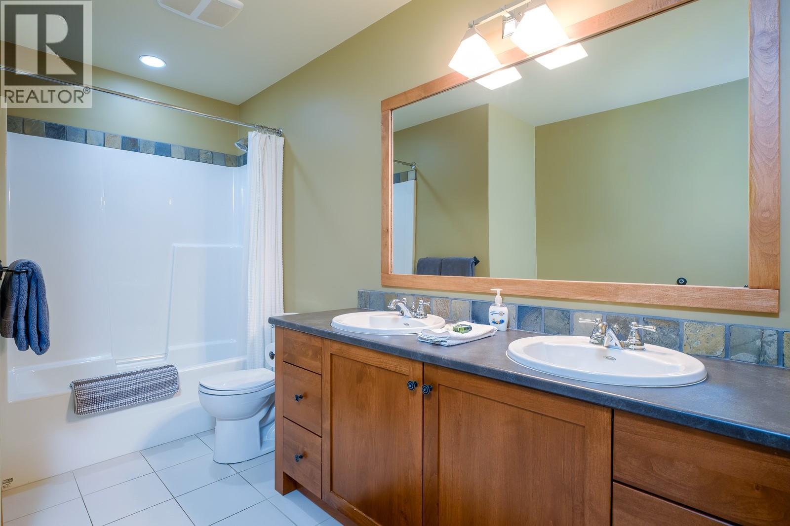 4320 Red Mountain Road Unit# 401, Rossland