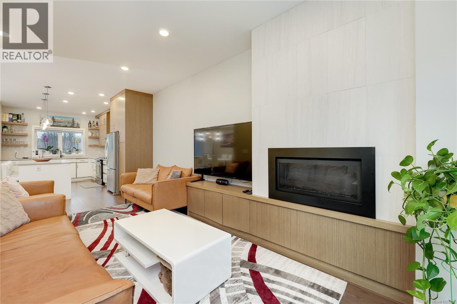 7 4355 Viewmont Avenue, Saanich