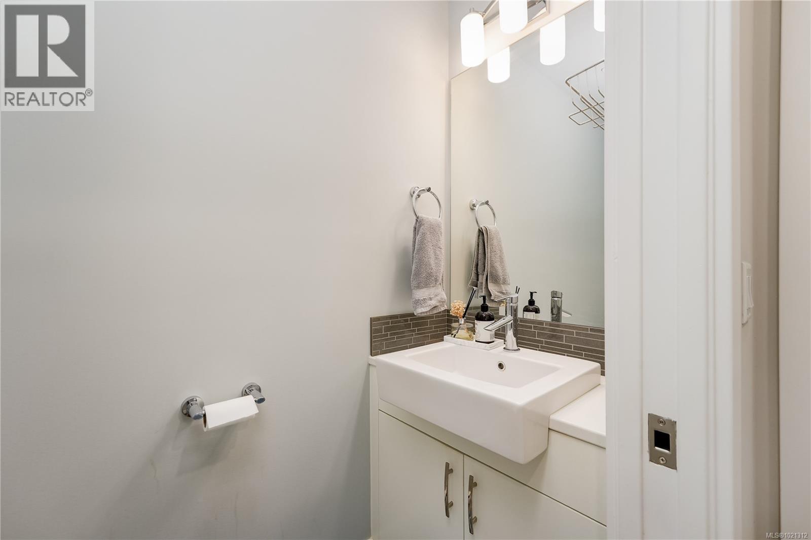 7 4355 Viewmont Avenue, Saanich