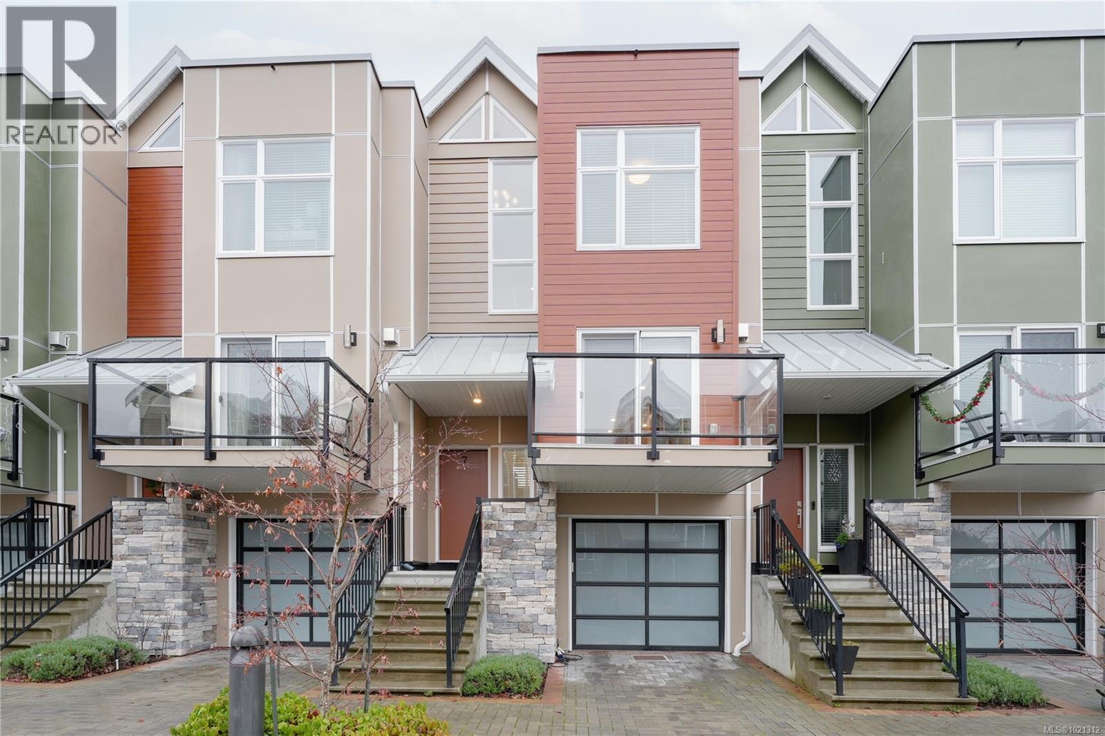 7 4355 Viewmont Avenue, Saanich