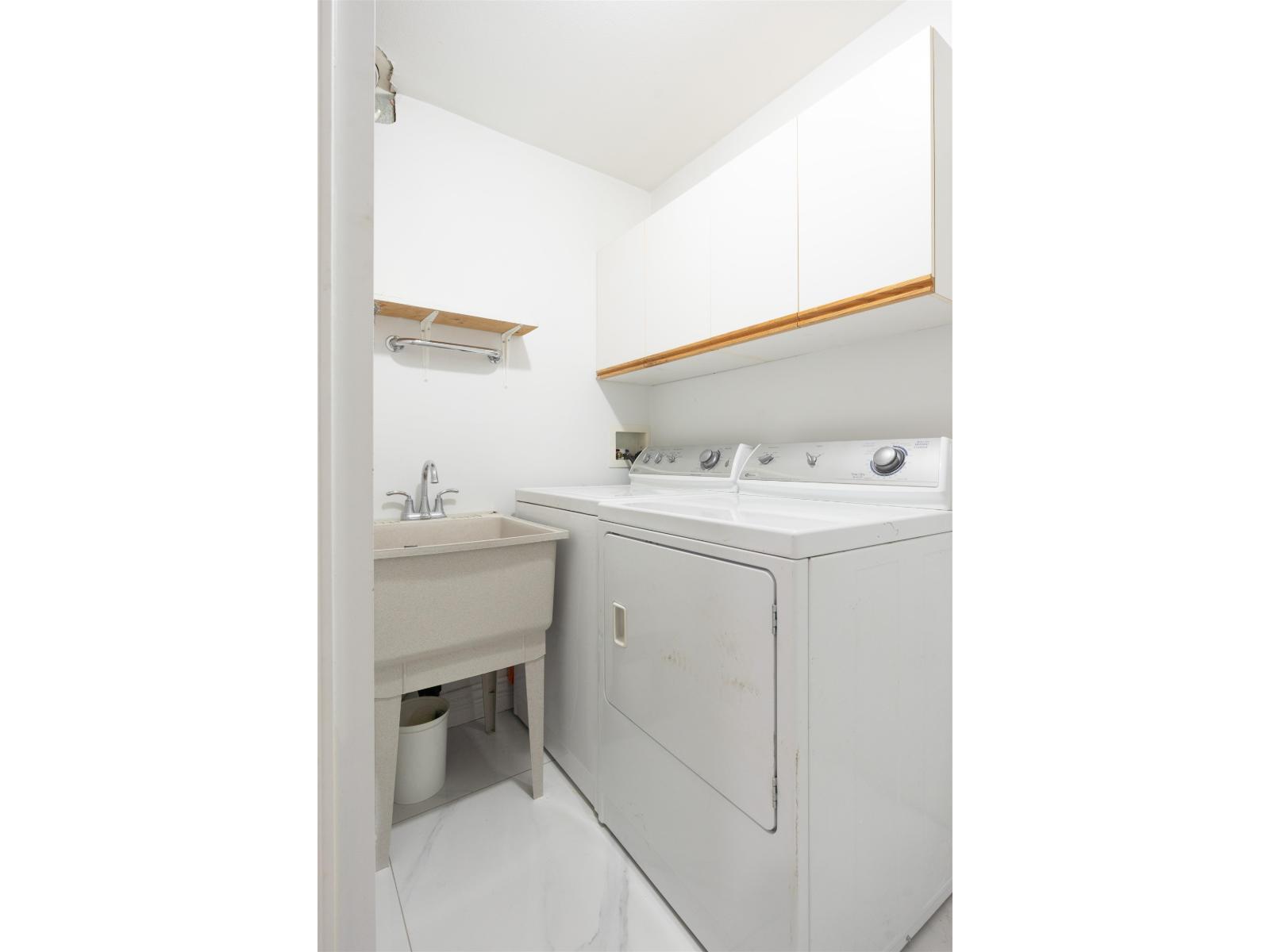 1388 LEE STREET, White Rock