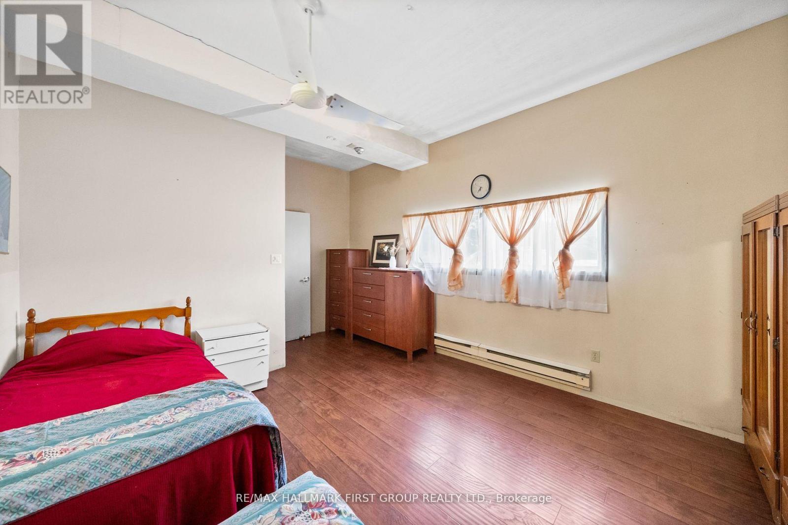 1652 TAUNTON ROAD - 26
