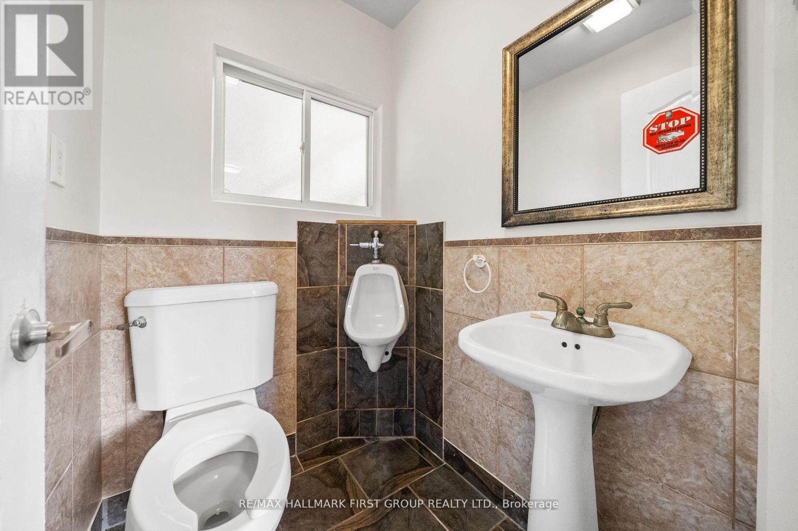 1652 TAUNTON ROAD - 28