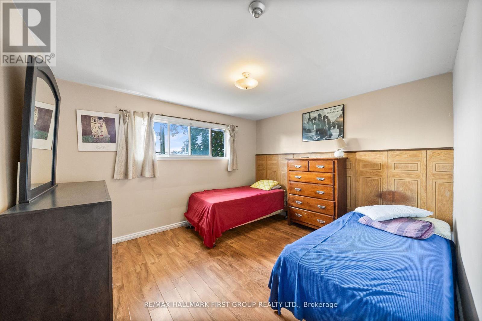1652 TAUNTON ROAD - 32