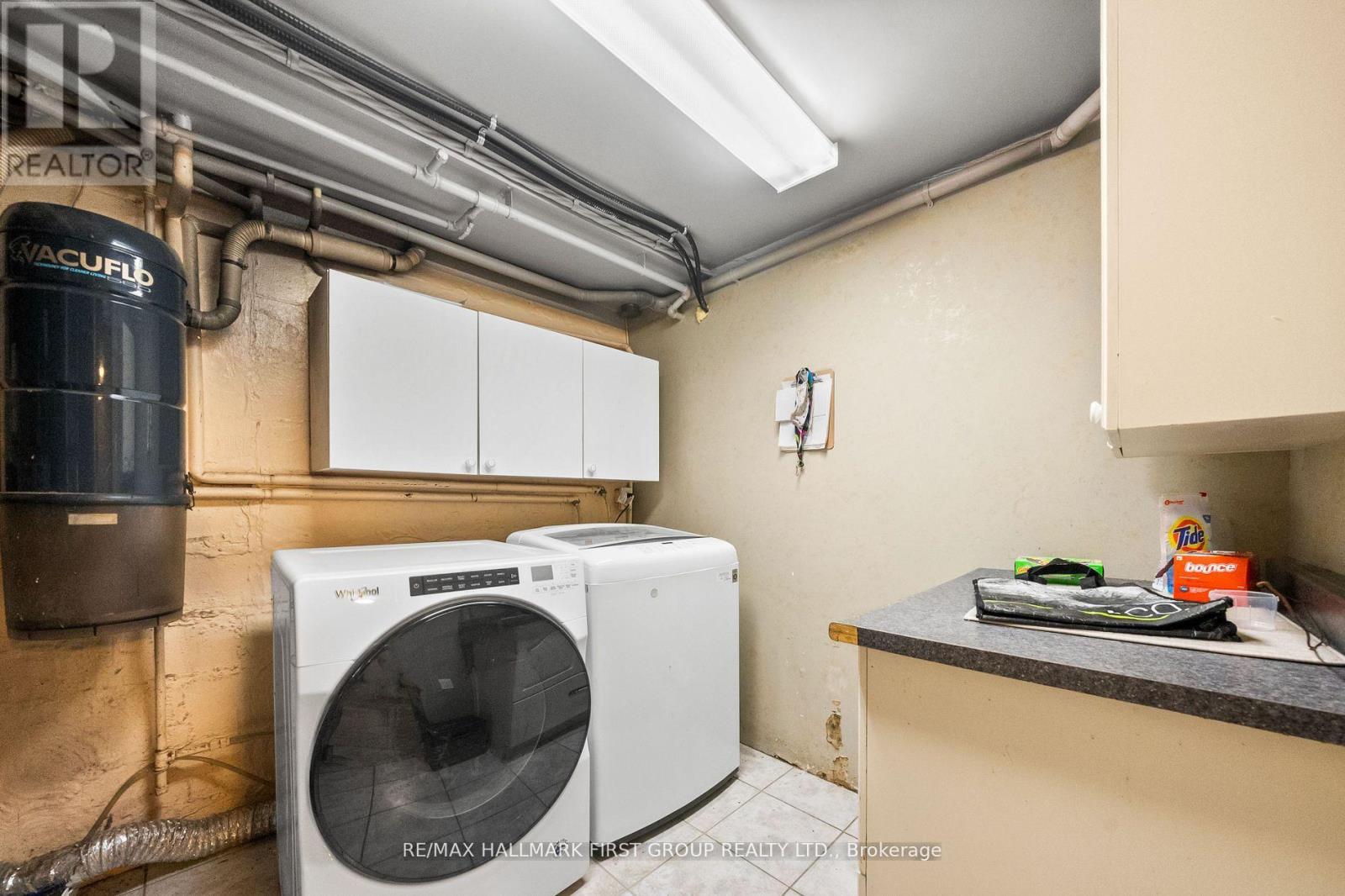 1652 TAUNTON ROAD - 35