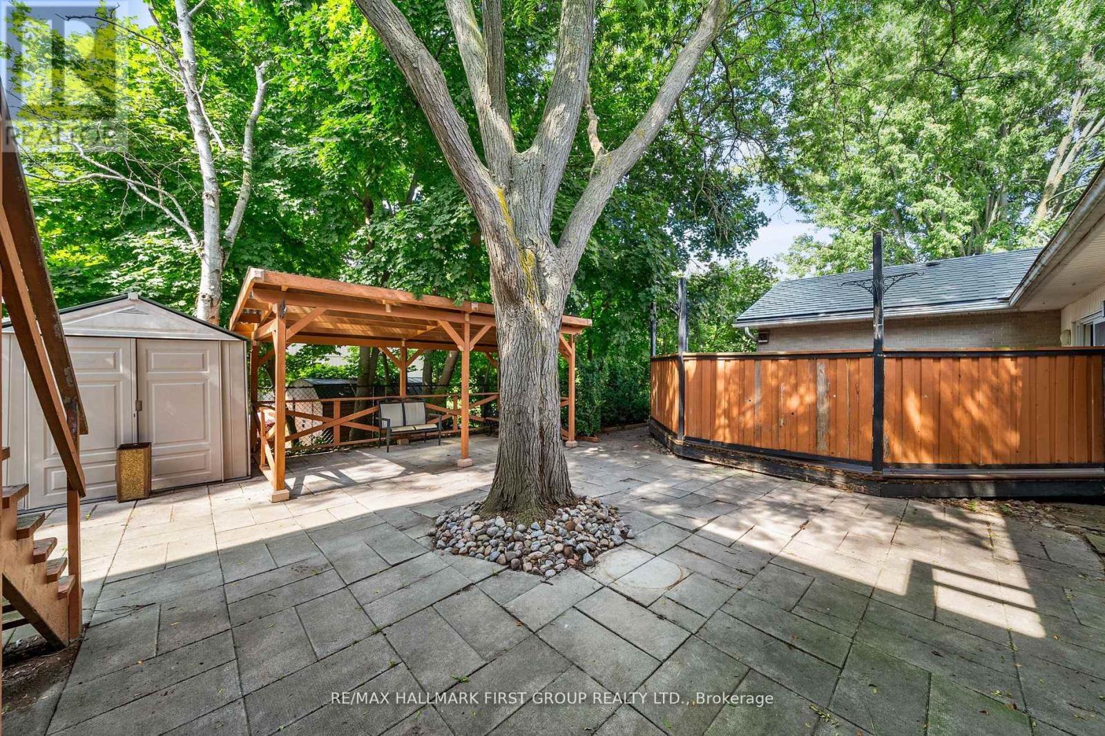 1652 TAUNTON ROAD - 38