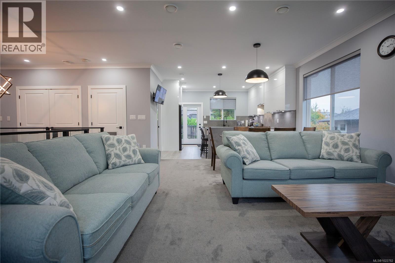 741 Snowdrop Ave, Saanich