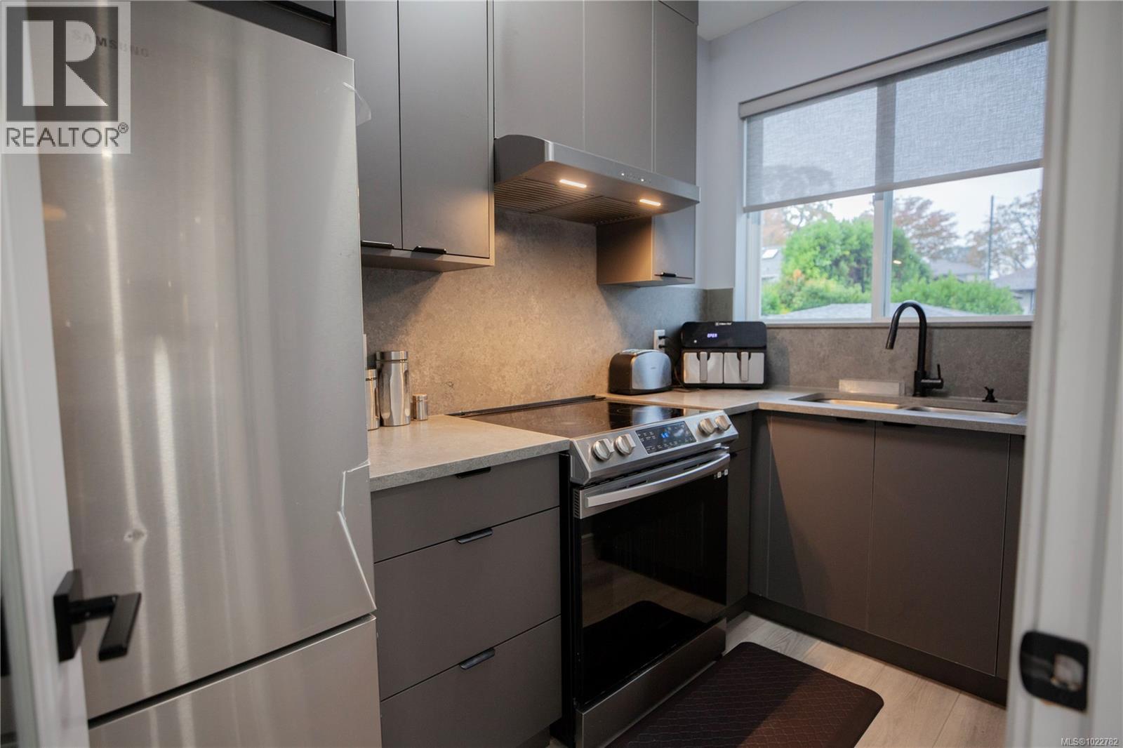 741 Snowdrop Ave, Saanich