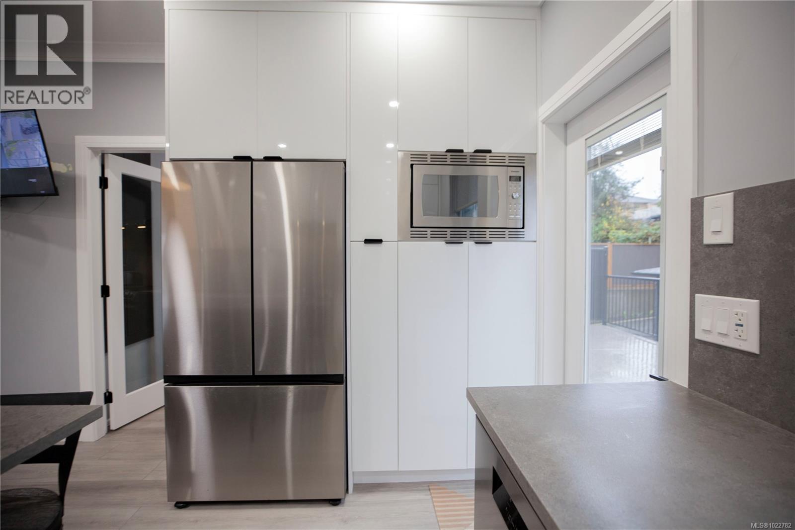 741 Snowdrop Ave, Saanich