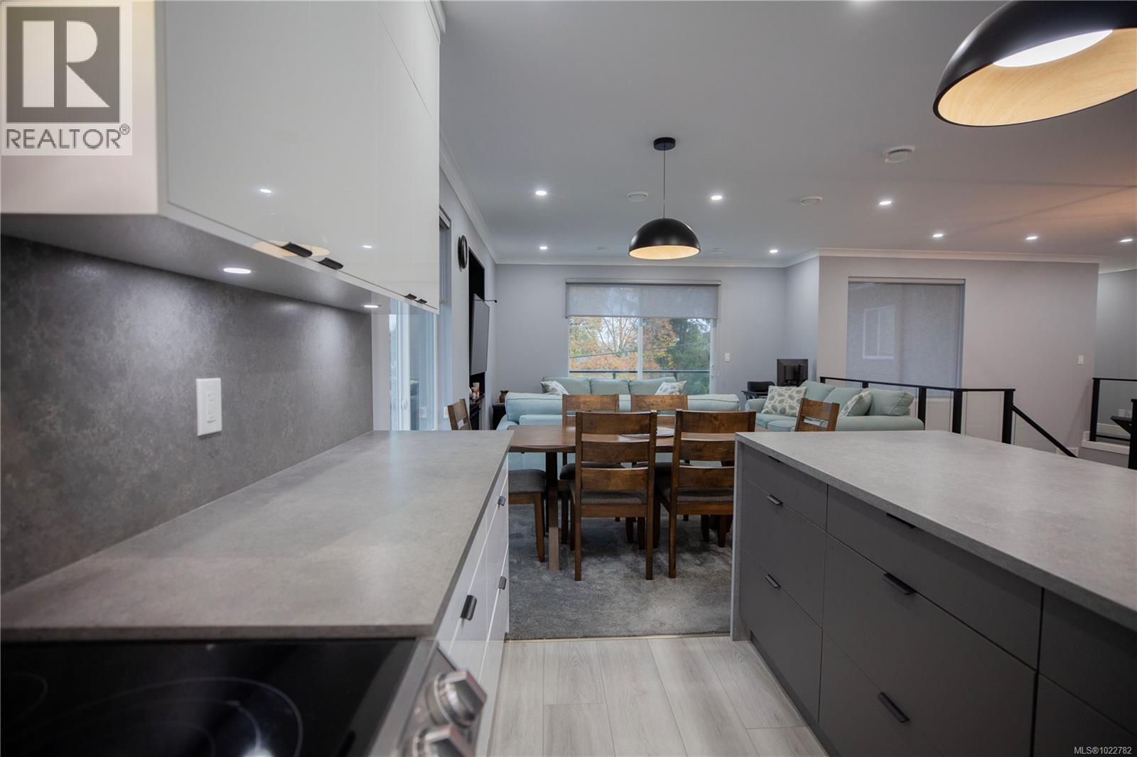 741 Snowdrop Ave, Saanich