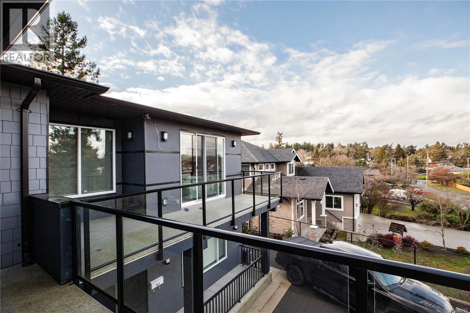 741 Snowdrop Ave, Saanich