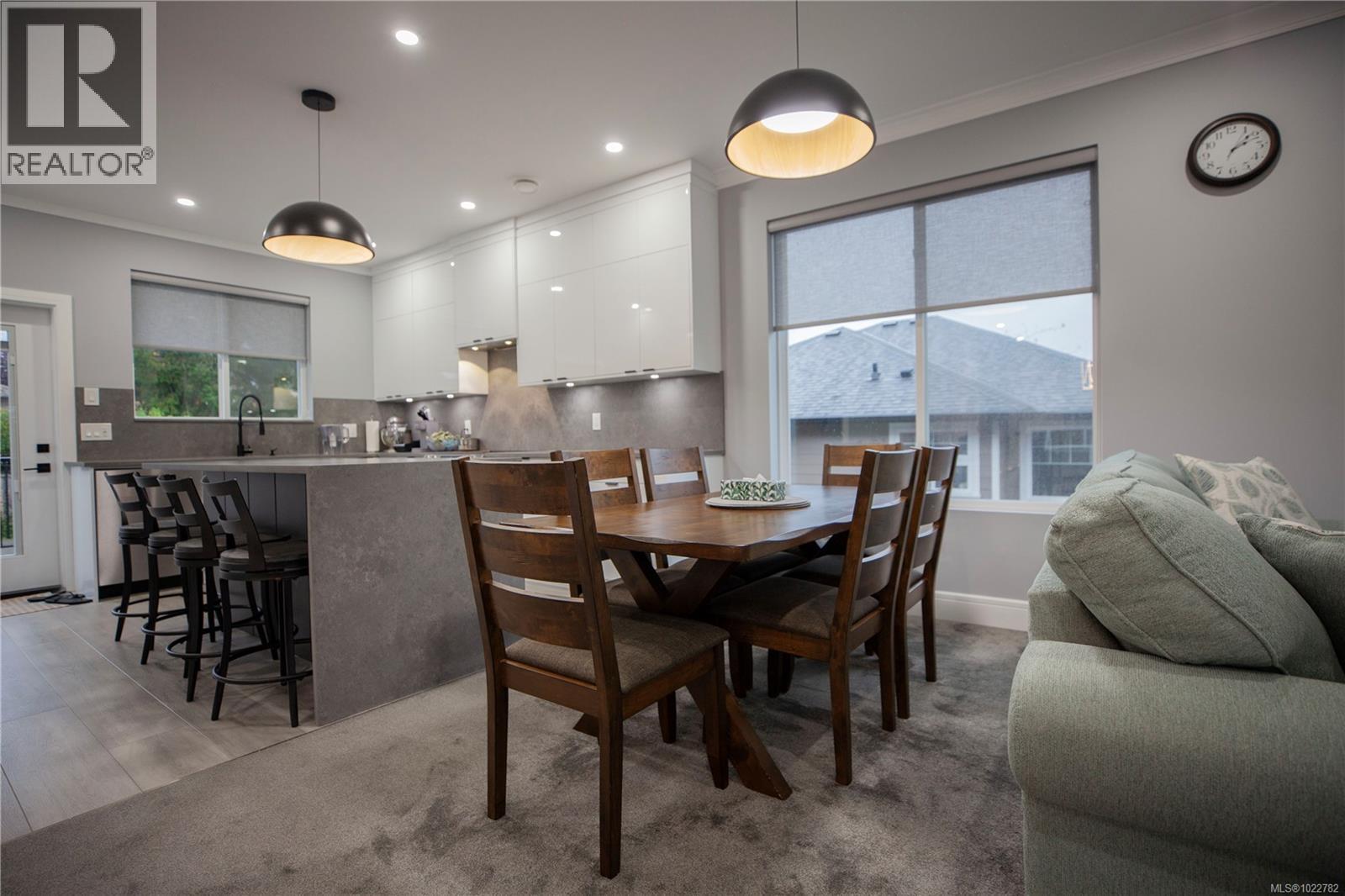 741 Snowdrop Ave, Saanich