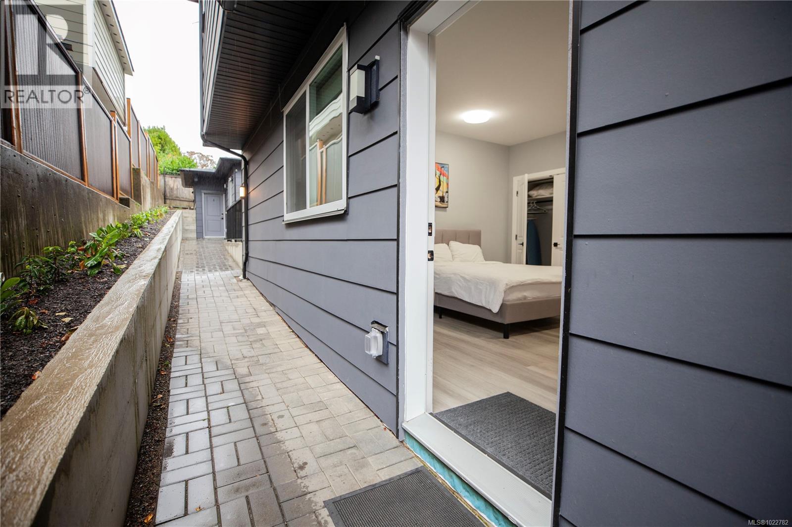 741 Snowdrop Ave, Saanich