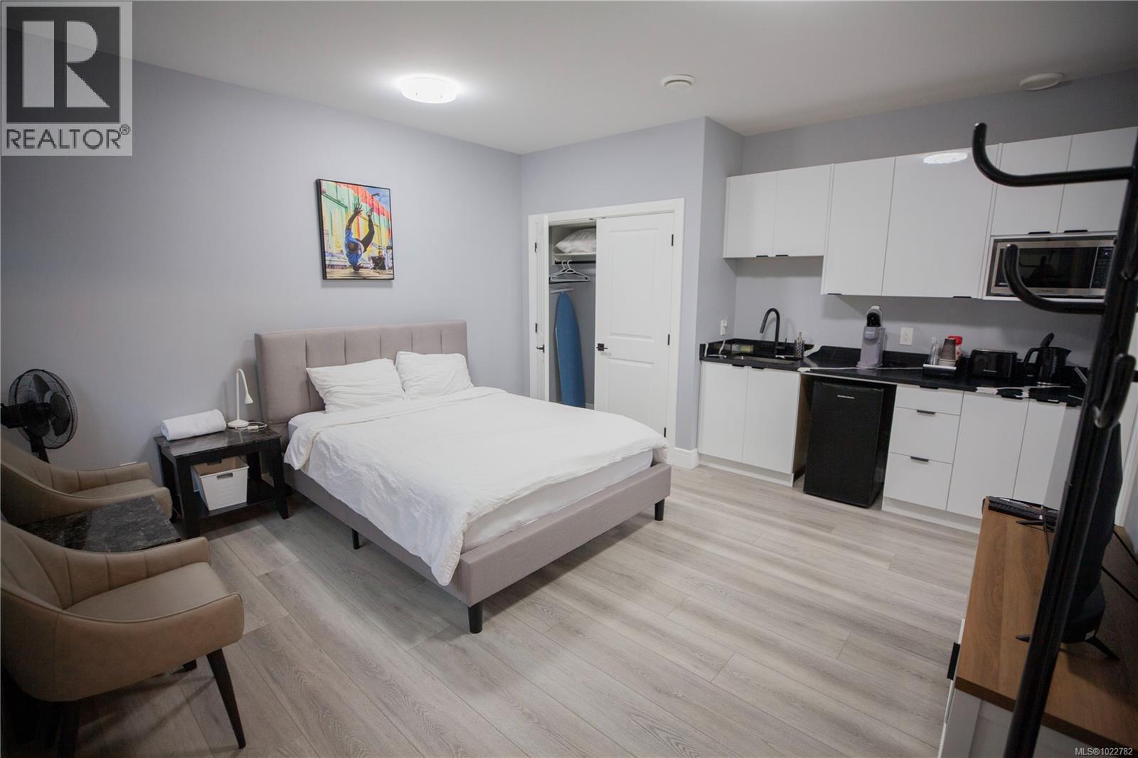 741 Snowdrop Ave, Saanich