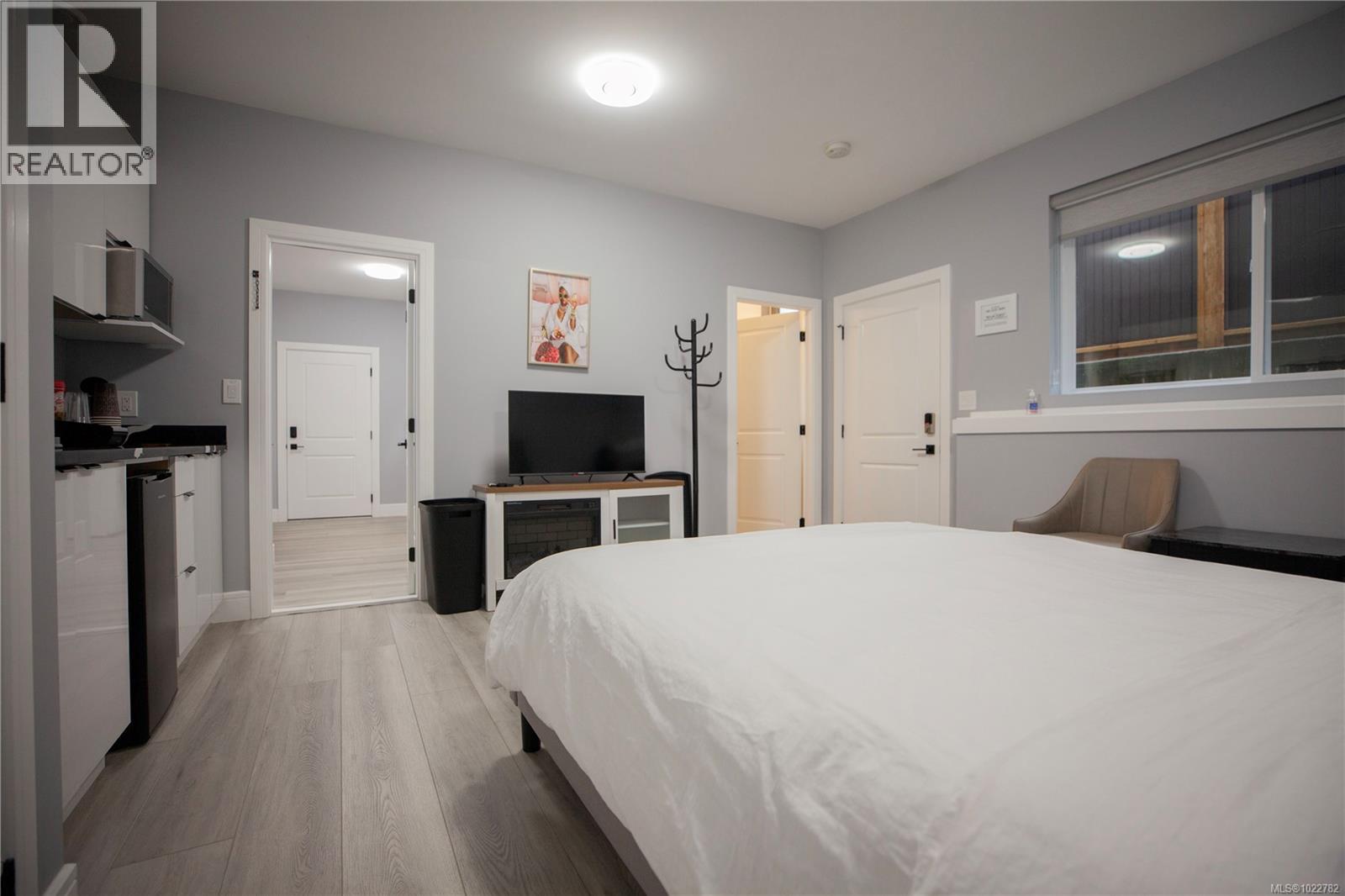 741 Snowdrop Ave, Saanich