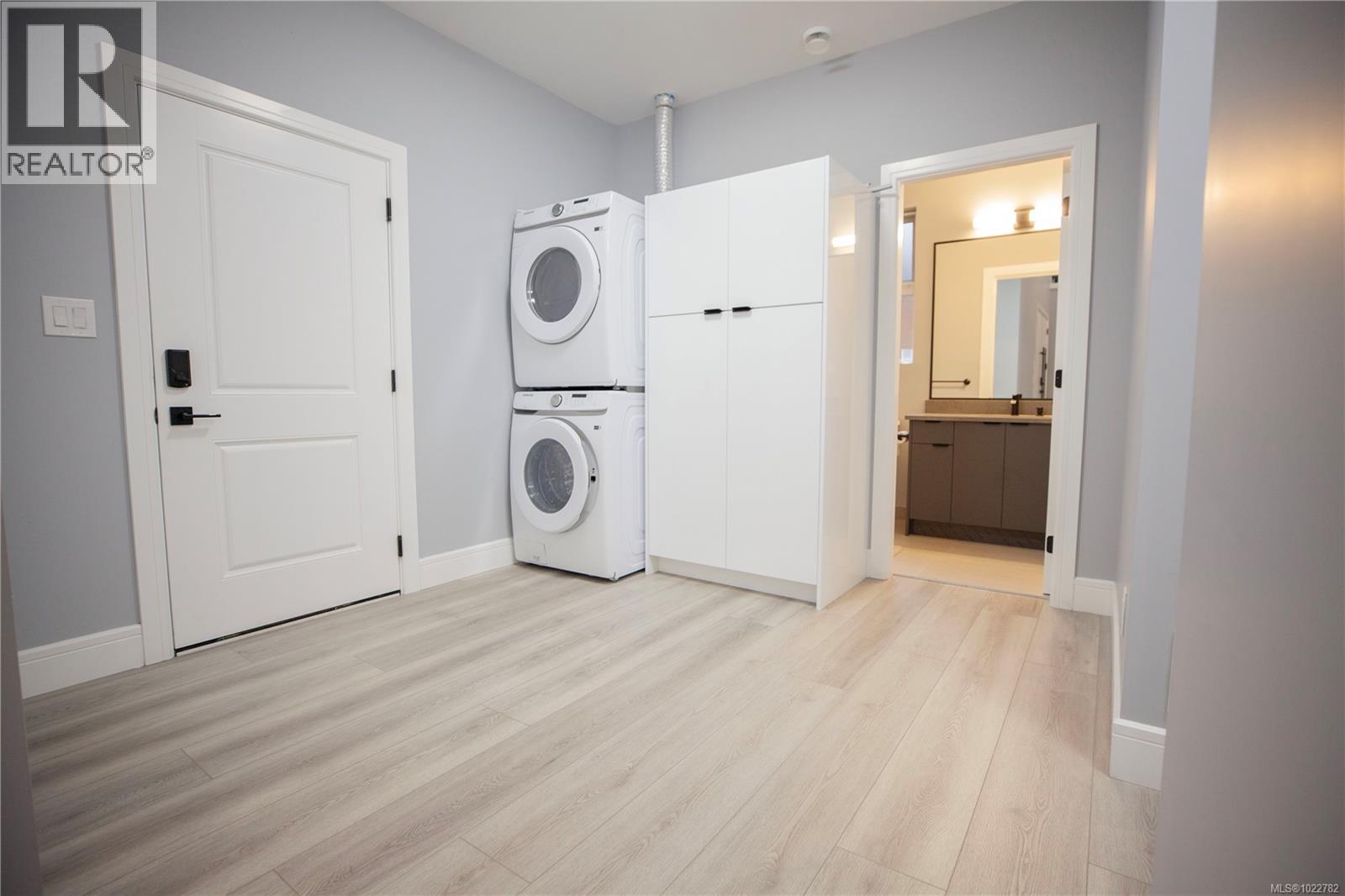 741 Snowdrop Ave, Saanich