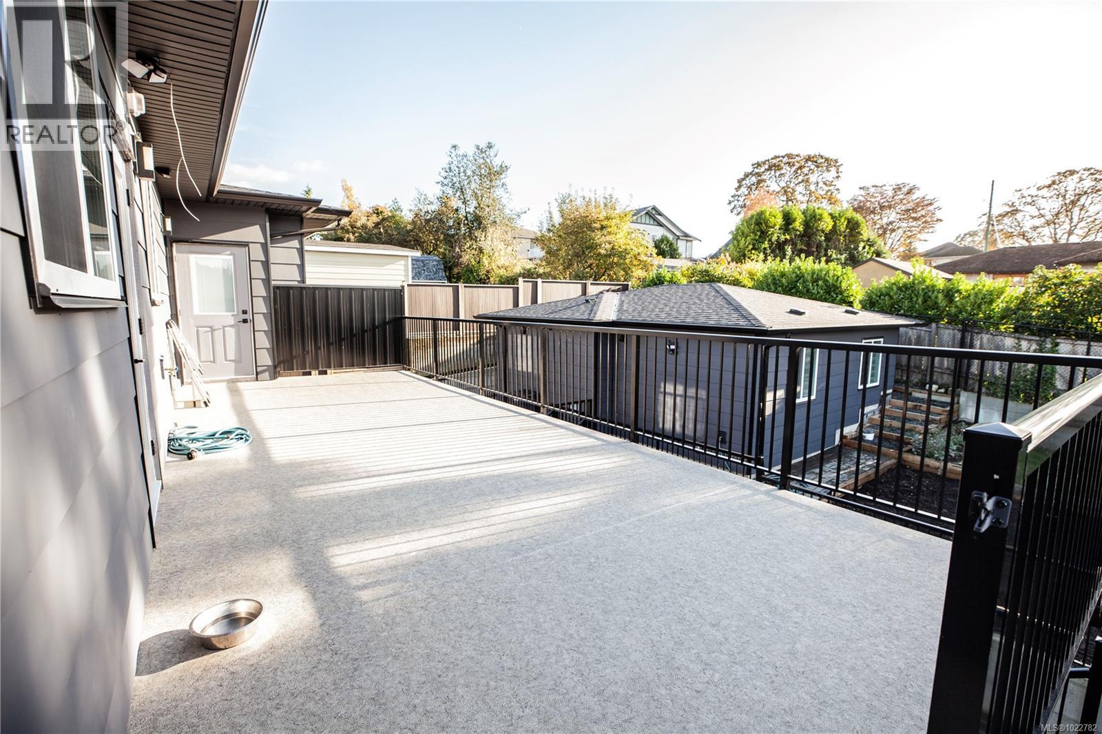 741 Snowdrop Ave, Saanich