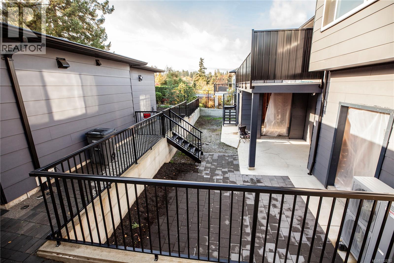 741 Snowdrop Ave, Saanich