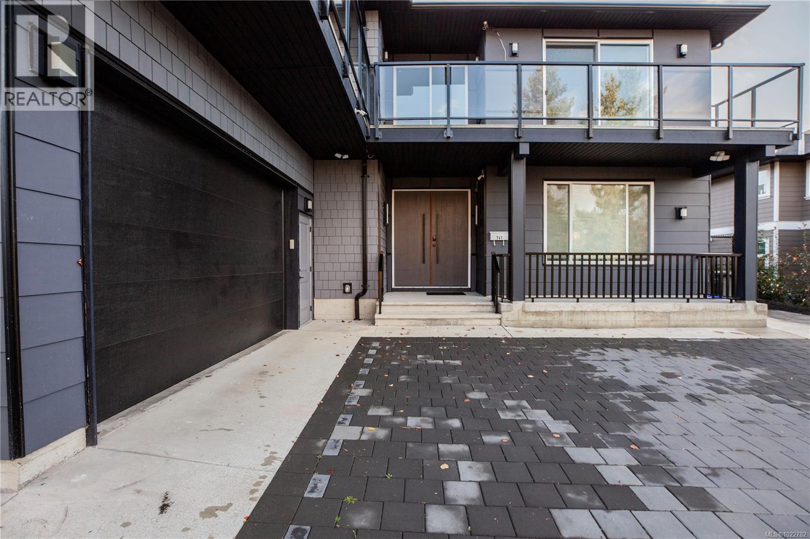 741 Snowdrop Ave, Saanich