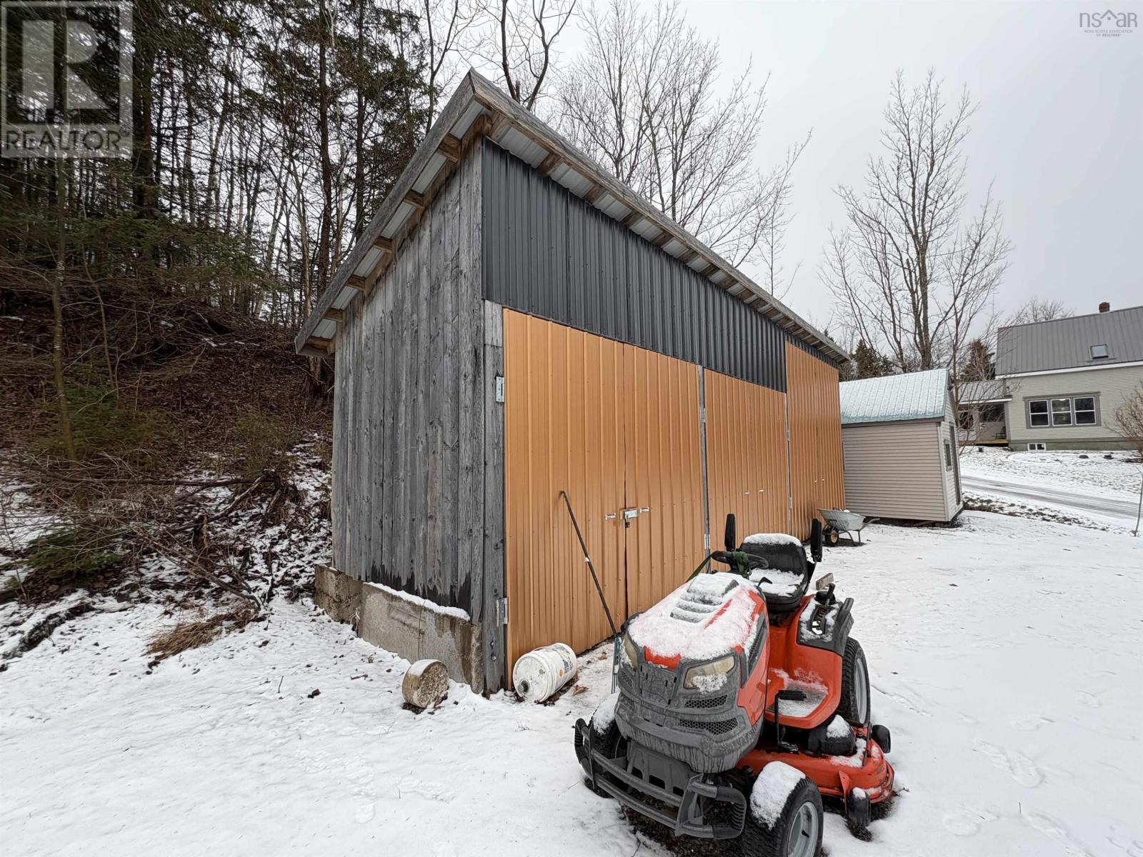 Property 34 of 36 of 5249 East River West Side Road