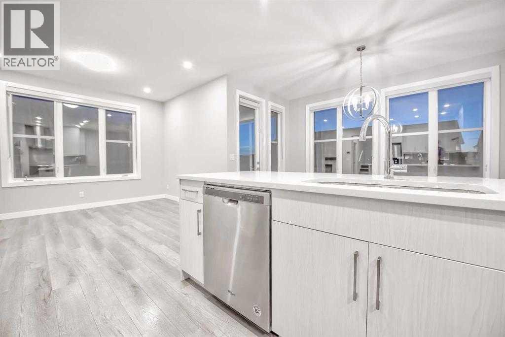 Single Family House for Sale in  Crestridge Common SW Crestmont Calgary 