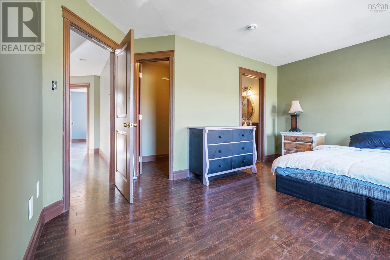 Property 18 of 49 of 87 New Row