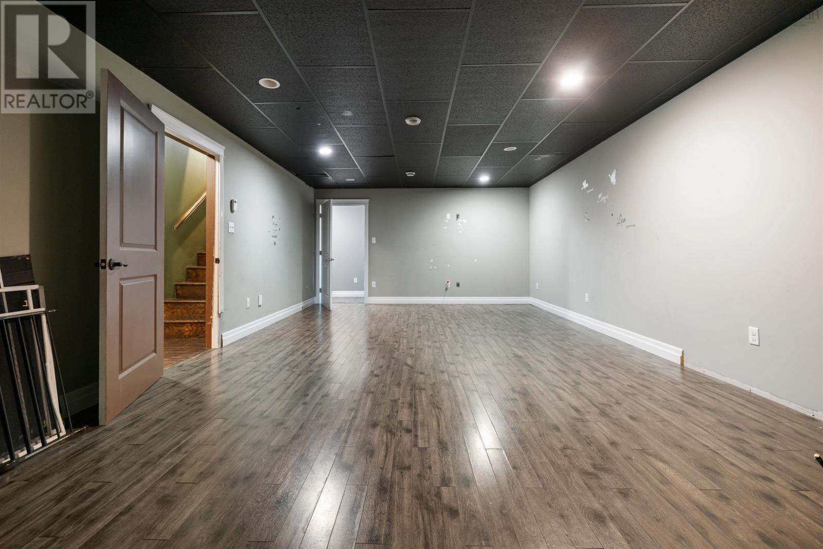 Property 31 of 49 of 87 New Row