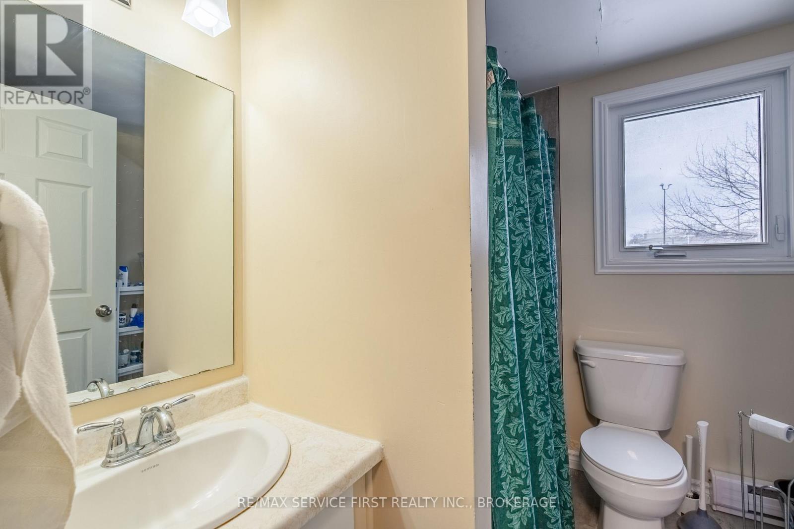 240 WELLINGTON STREET - 11