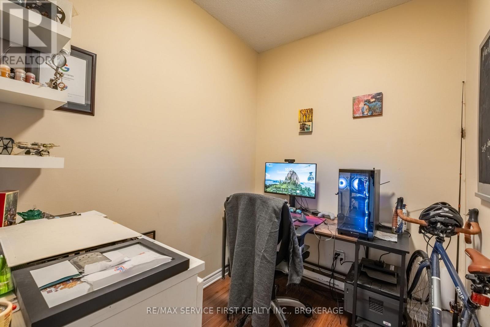 240 WELLINGTON STREET - 8