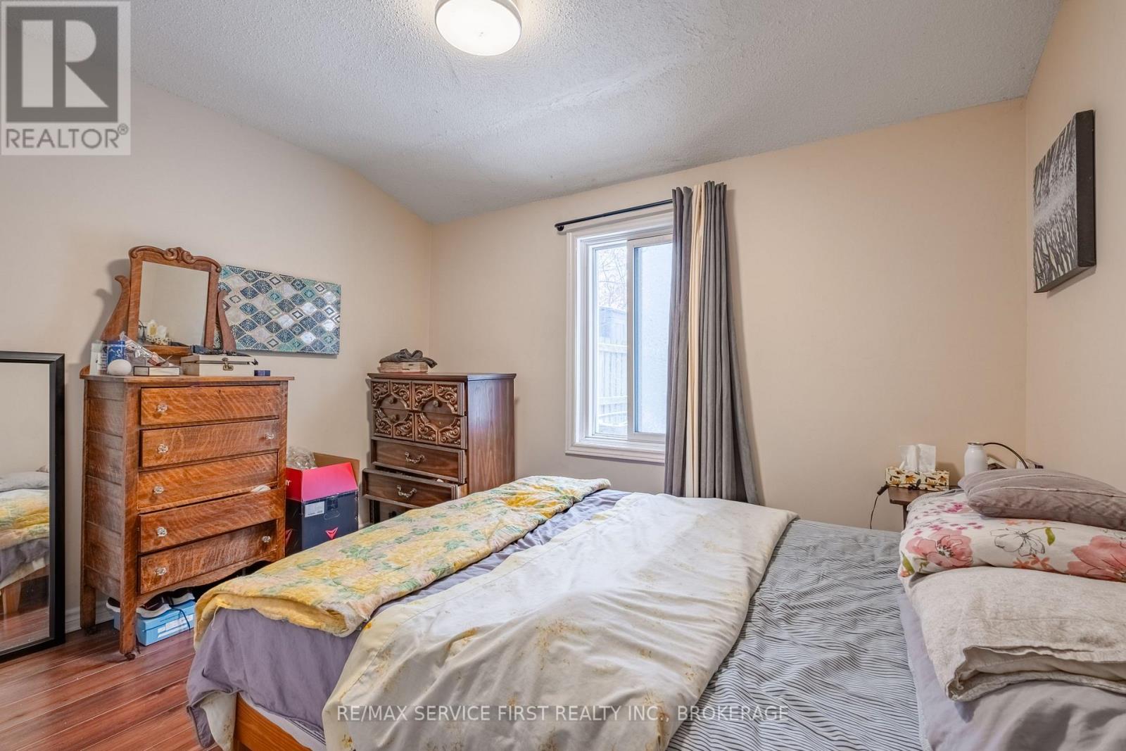 240 WELLINGTON STREET - 9