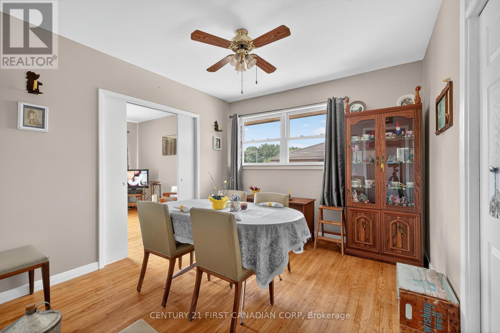 204 BURNSIDE DRIVE - 19