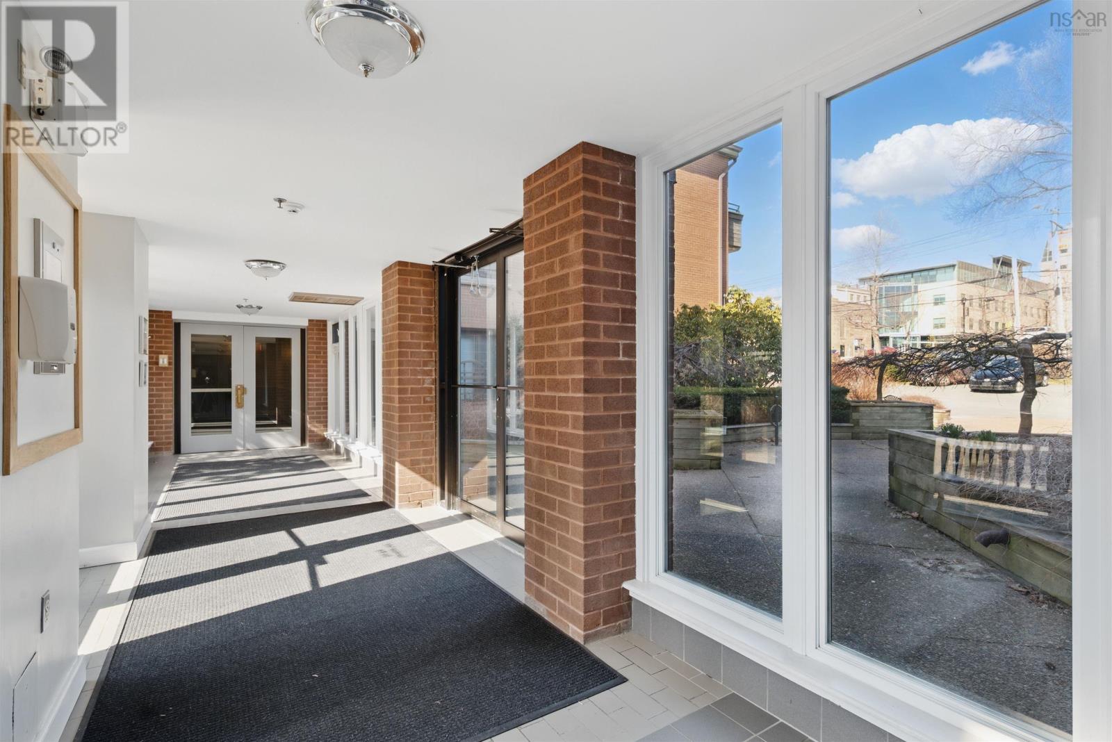 Property 14 of 48 of 112 1350 Oxford Street