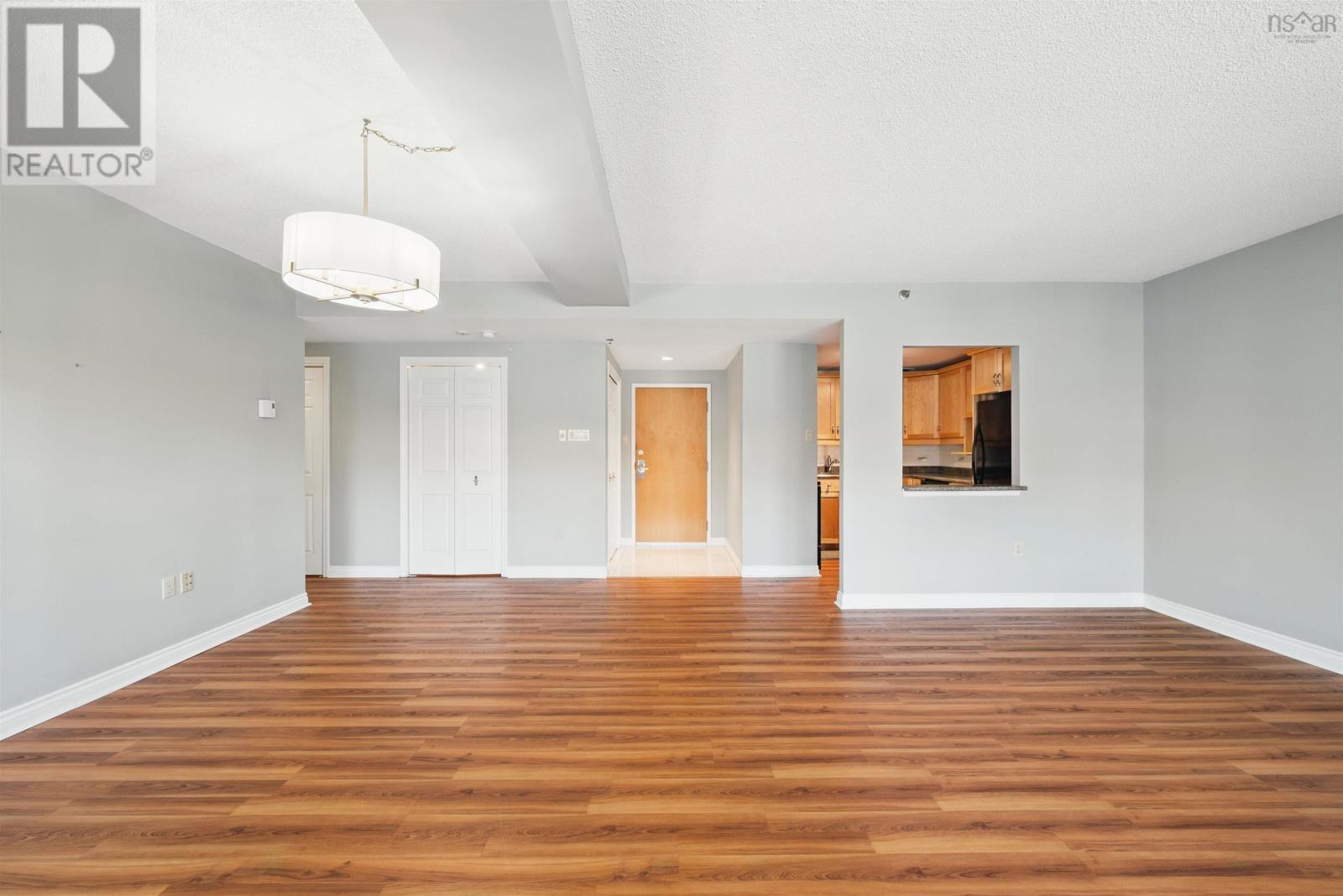 Property 26 of 48 of 112 1350 Oxford Street