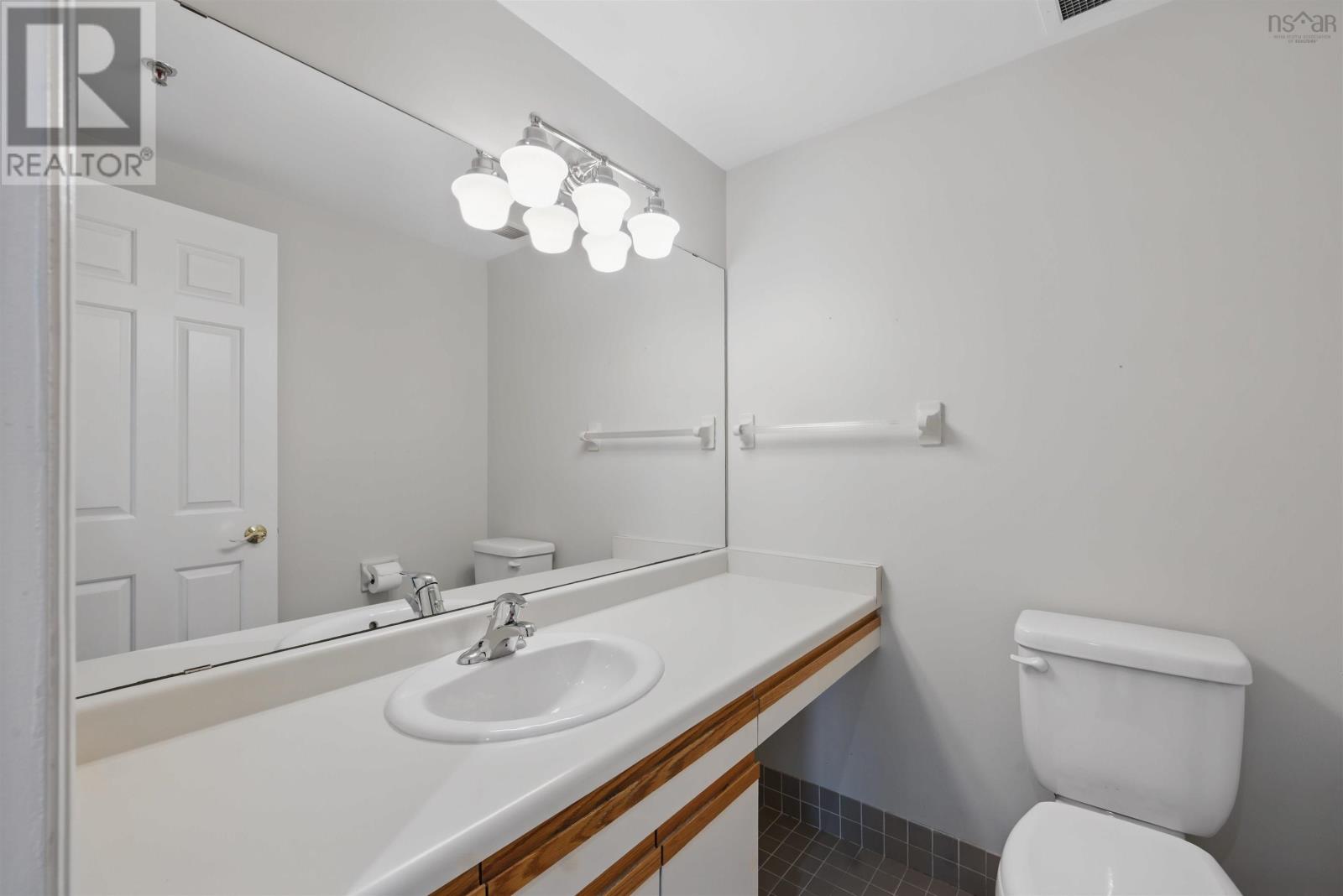 Property 42 of 48 of 112 1350 Oxford Street