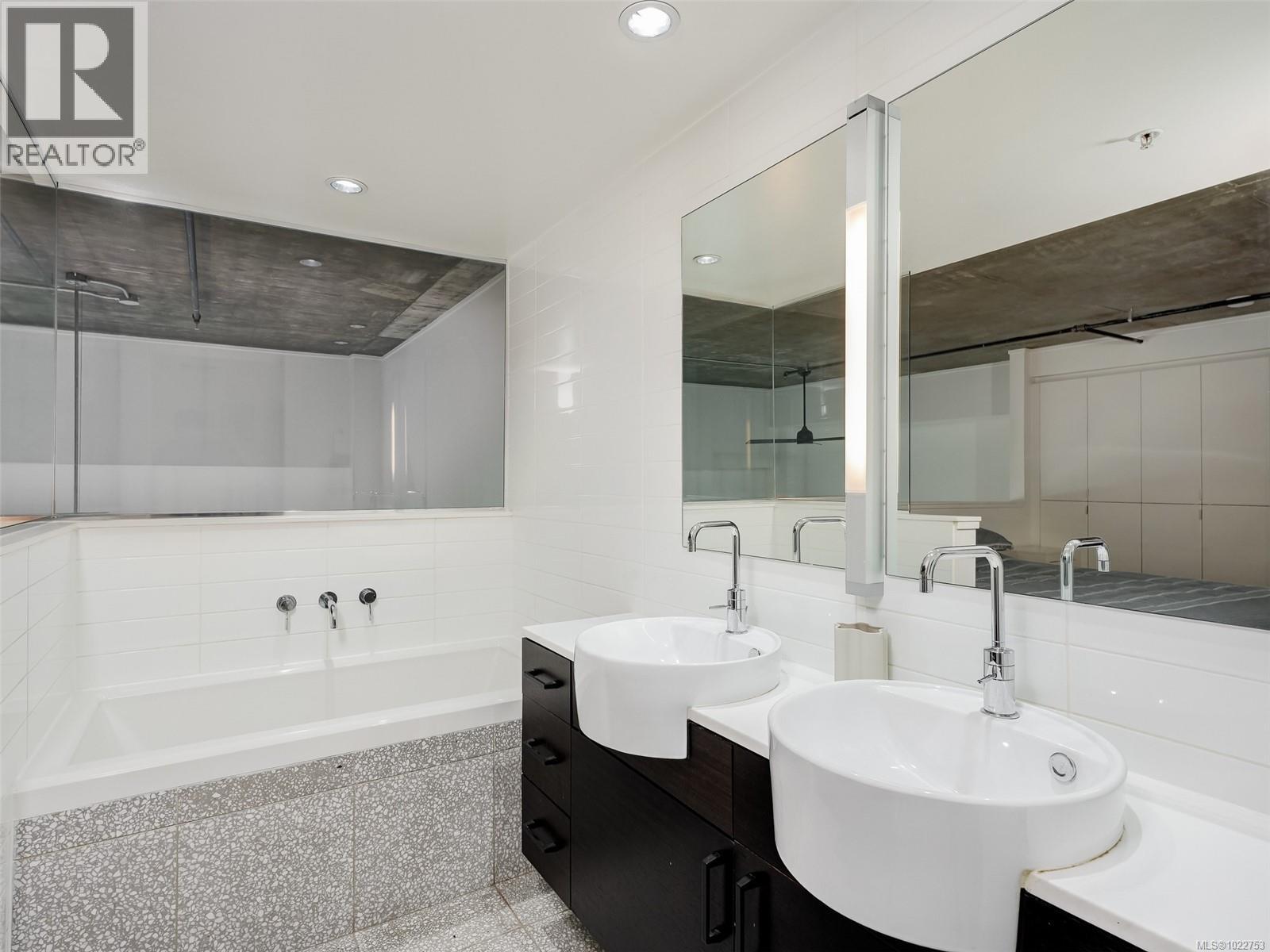 411 770 Fisgard St, Victoria