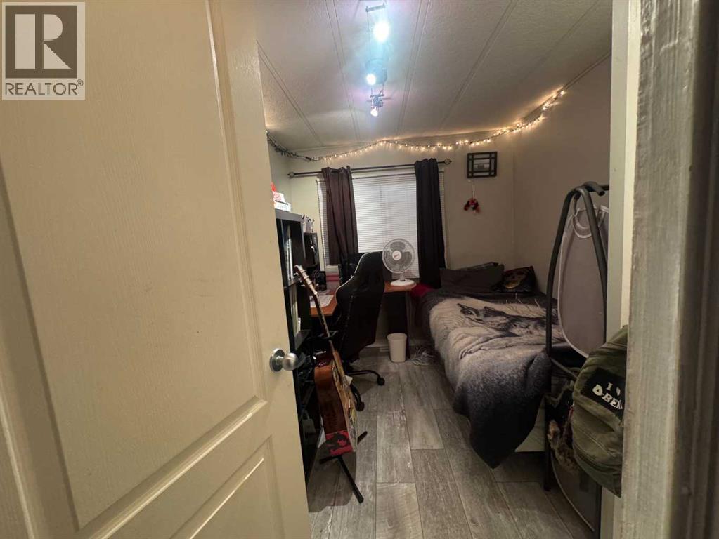 Single Family House Mobile Home for Sale in #   Gray Drive Glendale Red Deer 