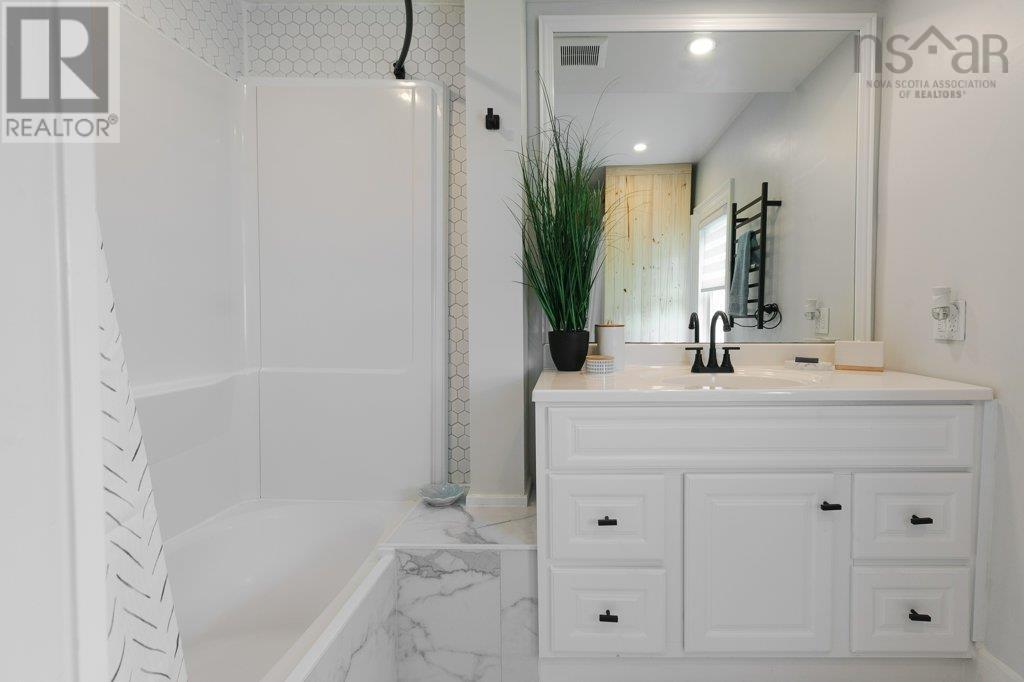 Property 34 of 49 of 446 Kingsburg Road