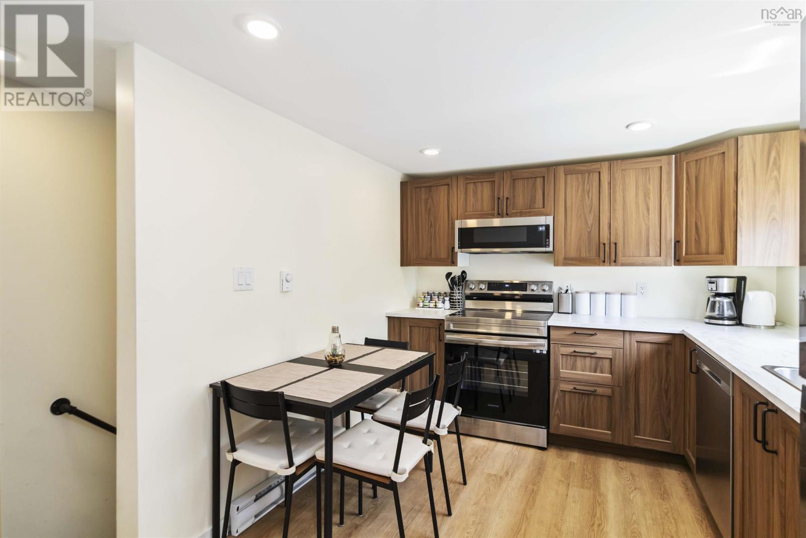 Property 10 of 51 of 2097 2099 2099A Oxford Street