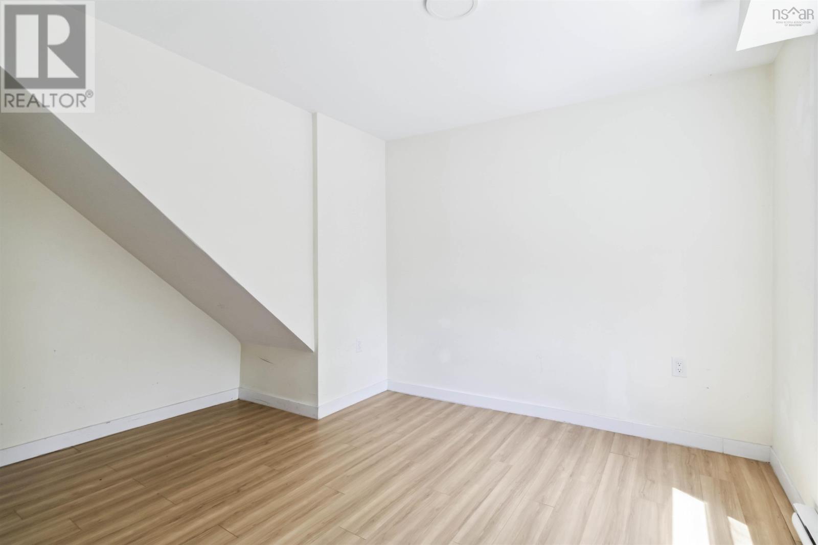 Property 31 of 51 of 2097 2099 2099A Oxford Street