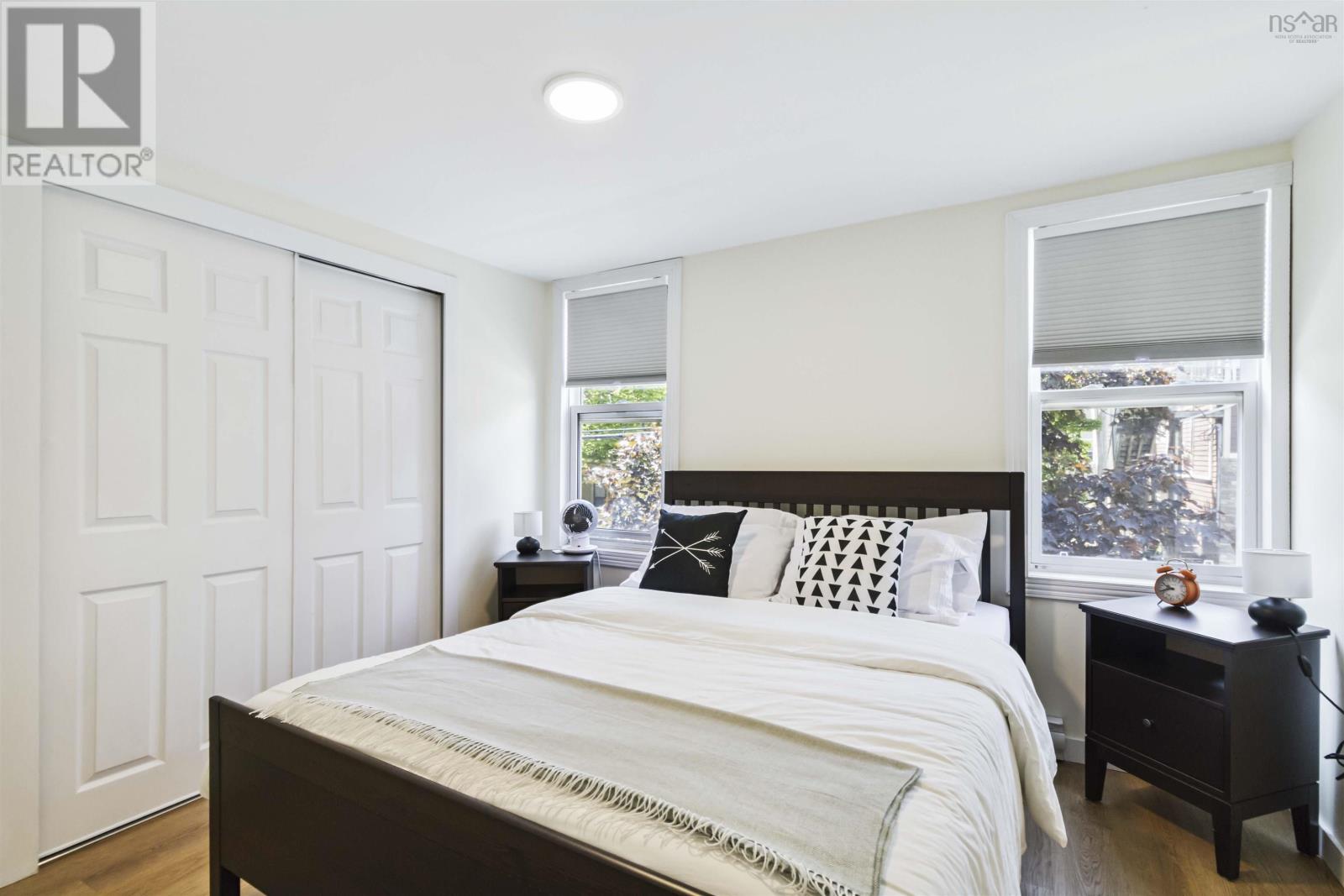 Property 18 of 51 of 2097 2099 2099A Oxford Street