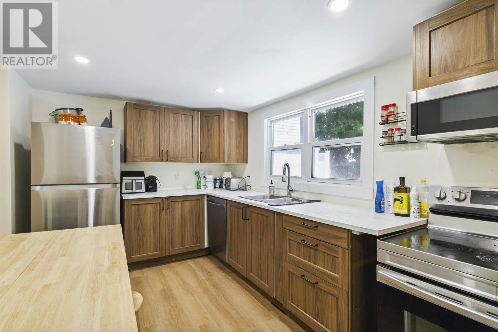 Property 33 of 51 of 2097 2099 2099A Oxford Street