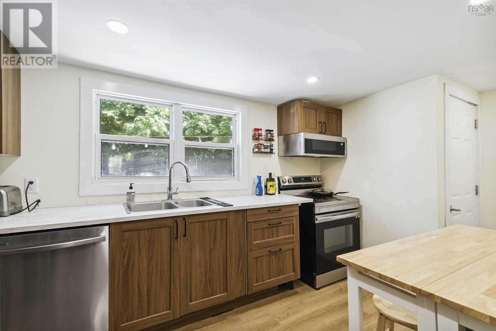 Property 34 of 51 of 2097 2099 2099A Oxford Street