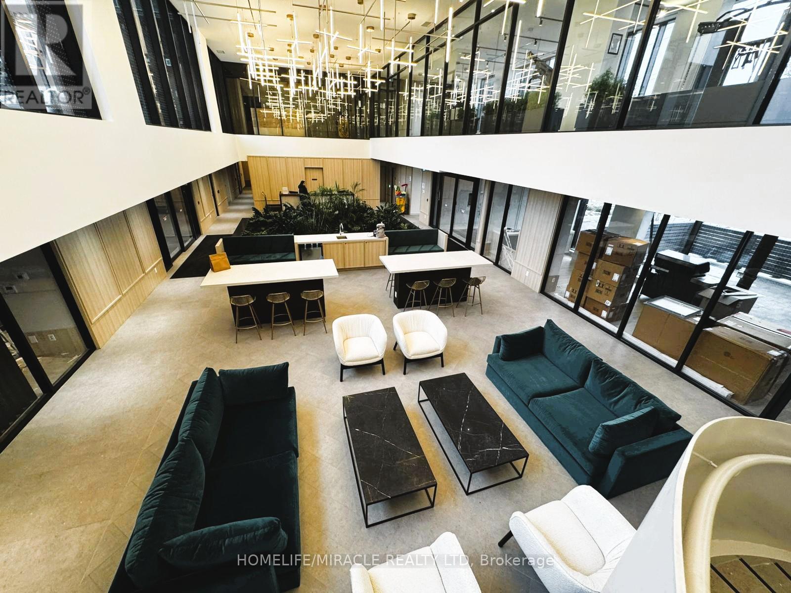 3071 Trafalgar Unit 402 photo 2