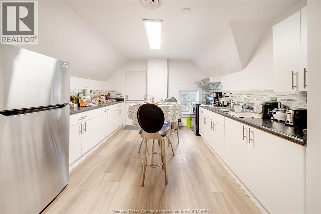 259 WELLINGTON STREET WEST - 27