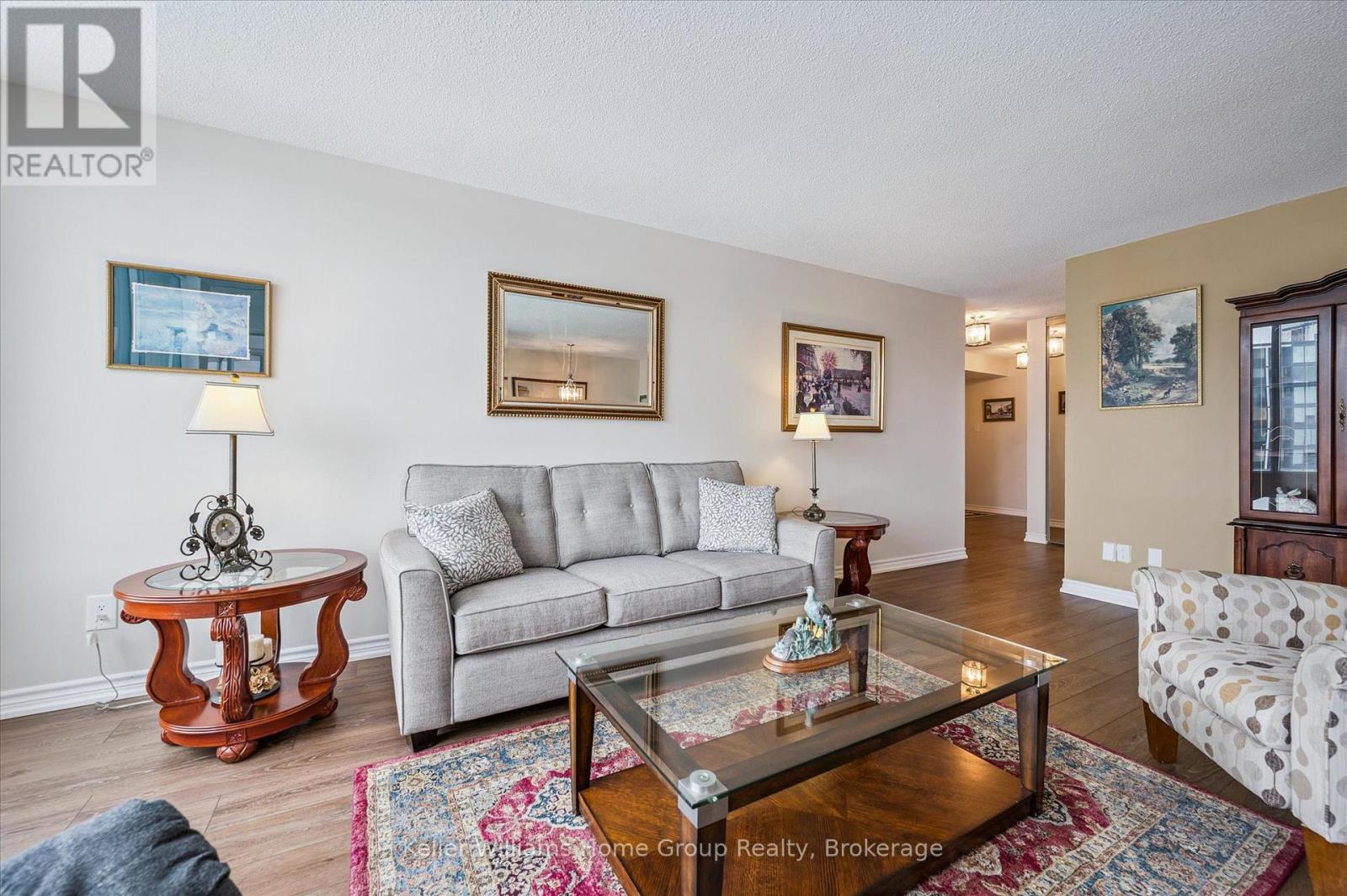 #702 23 WOODLAWN ROAD E - 16