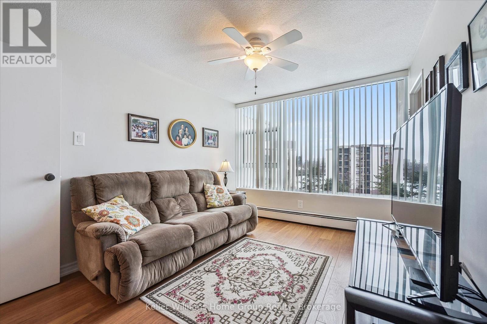 #702 23 WOODLAWN ROAD E - 23