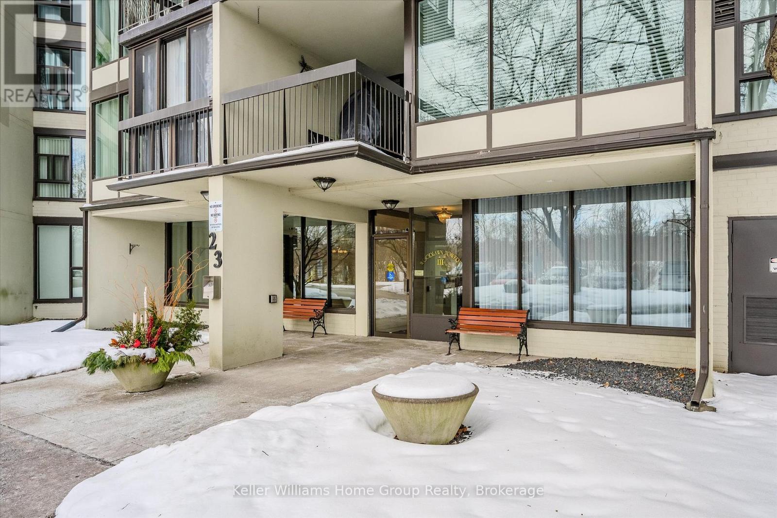 #702 23 WOODLAWN ROAD E - 4