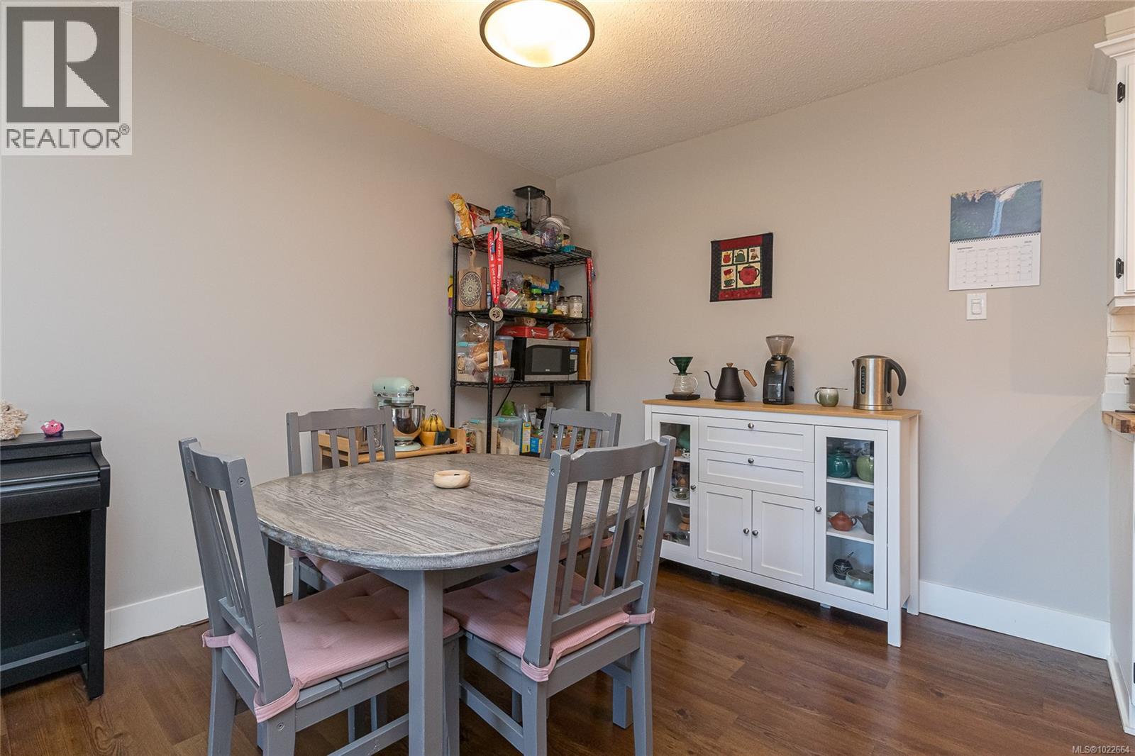 204 1024 Fairfield Rd, Victoria