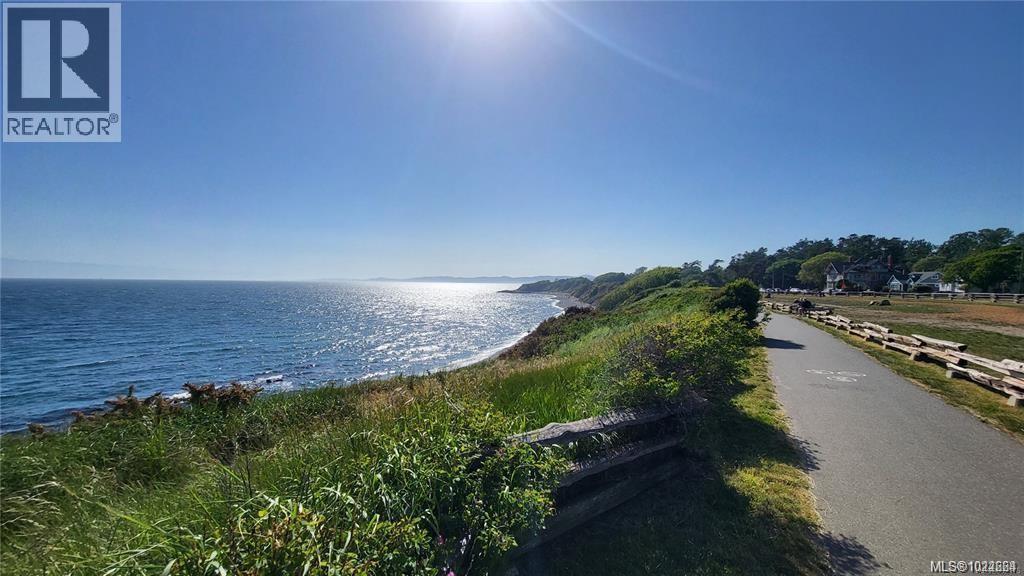 204 1024 Fairfield Rd, Victoria