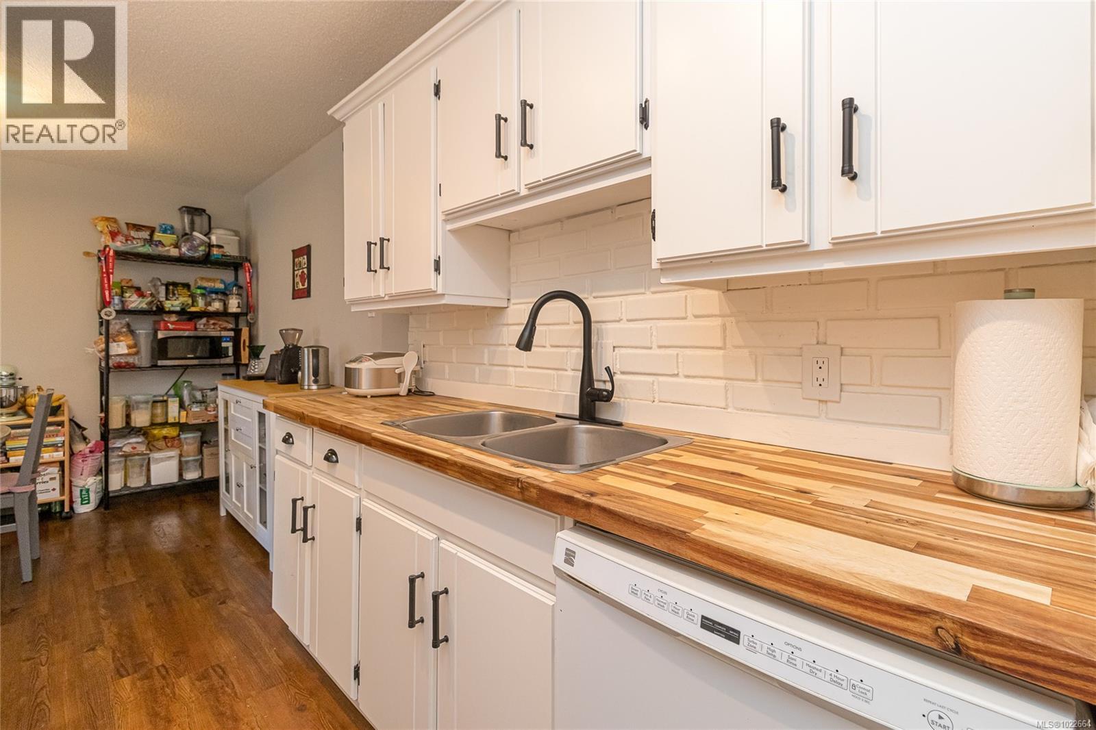 204 1024 Fairfield Rd, Victoria